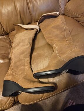 Bandaluno Women’s Tall Suede Wedge Boots in Chestnut 9.5 Excellent